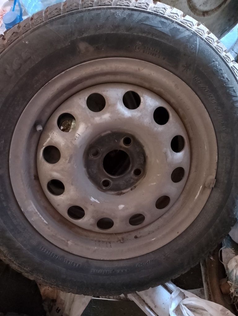 Продам шины на автомобиль б/у на 14