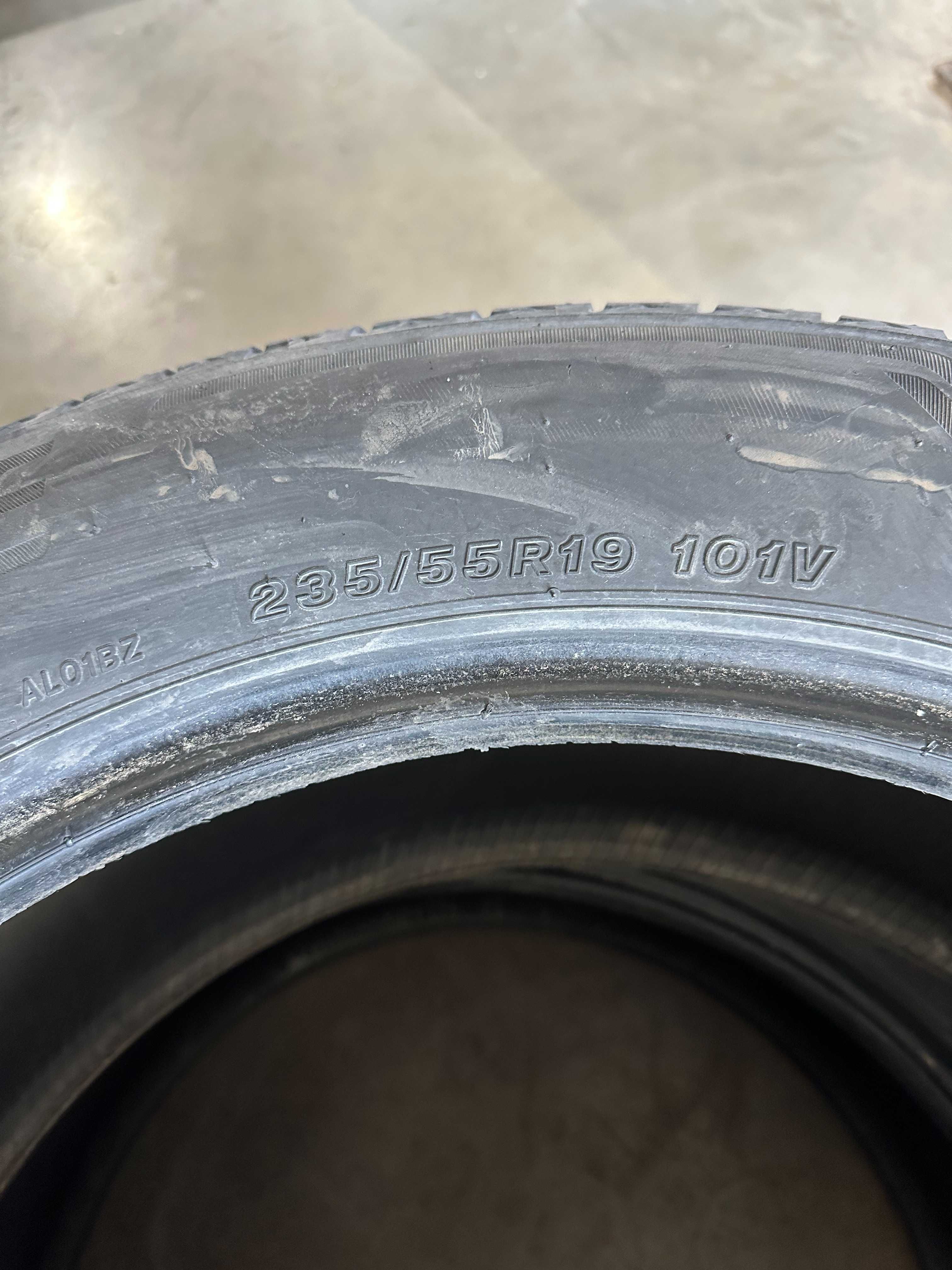 Продам летние шины б/у Bridgestone 235/55R19