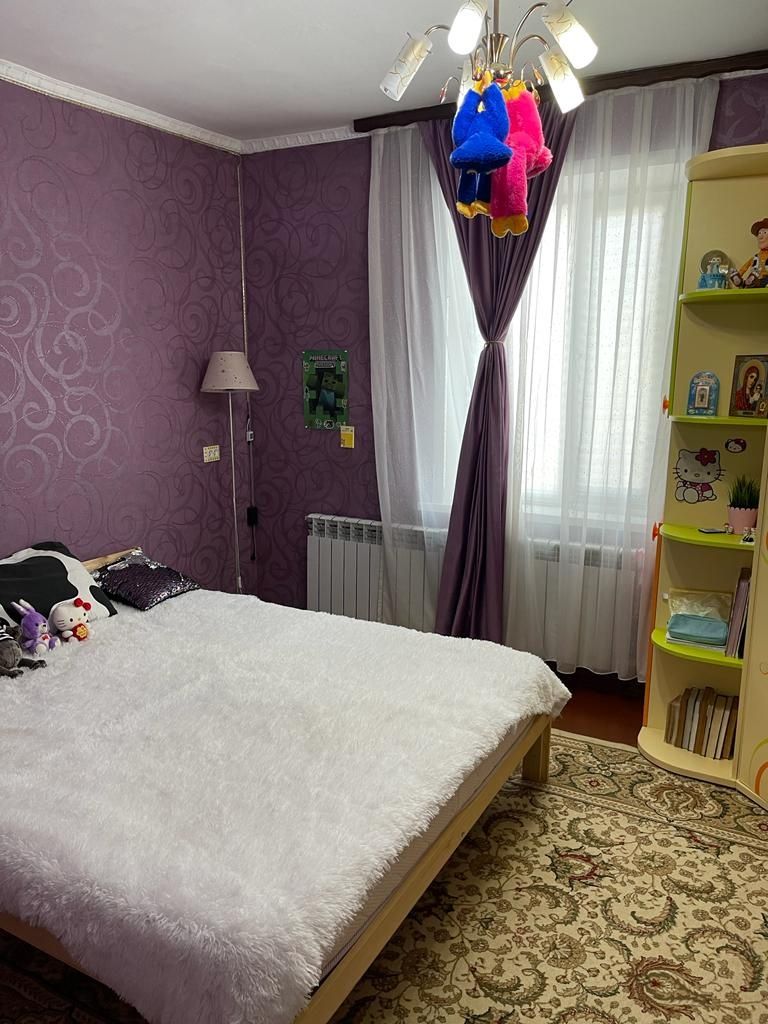 Срочно. Срочно . Продаётся дом . В центре.