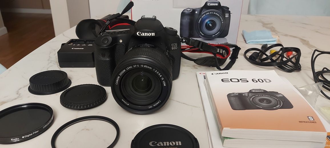 Фотоаппарат Canon 60D + суперобъектив Canon EFS 15-85 + сумка+ подарки