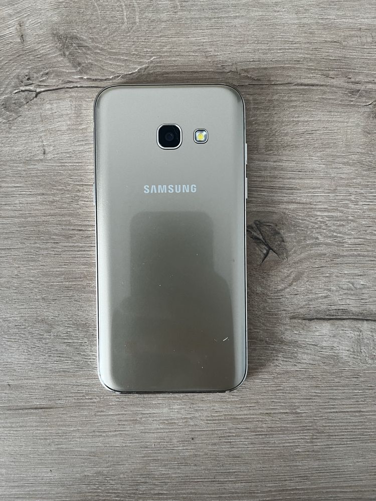 Обменяю Samsung Galaxy A3 (2017)
