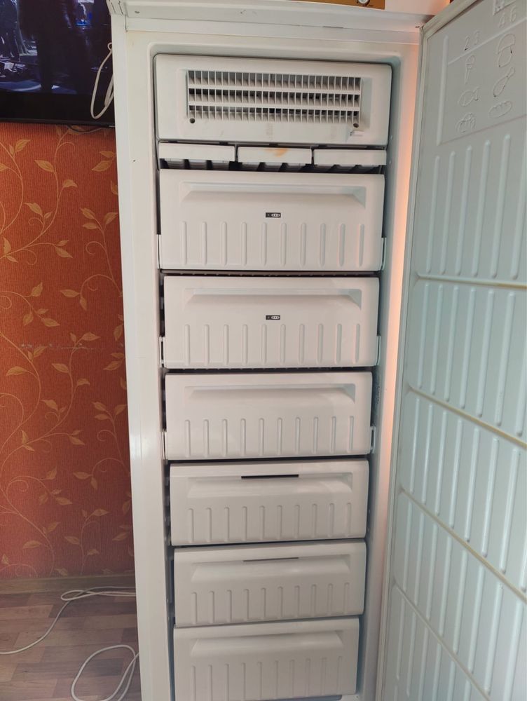 Морозильная камера Indesit