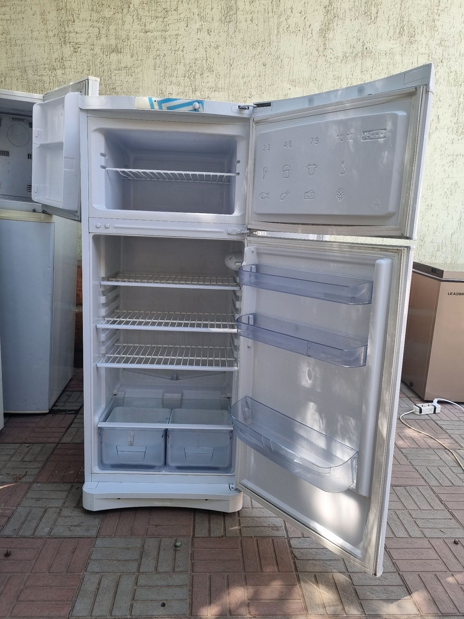 Холодильник INDESIT