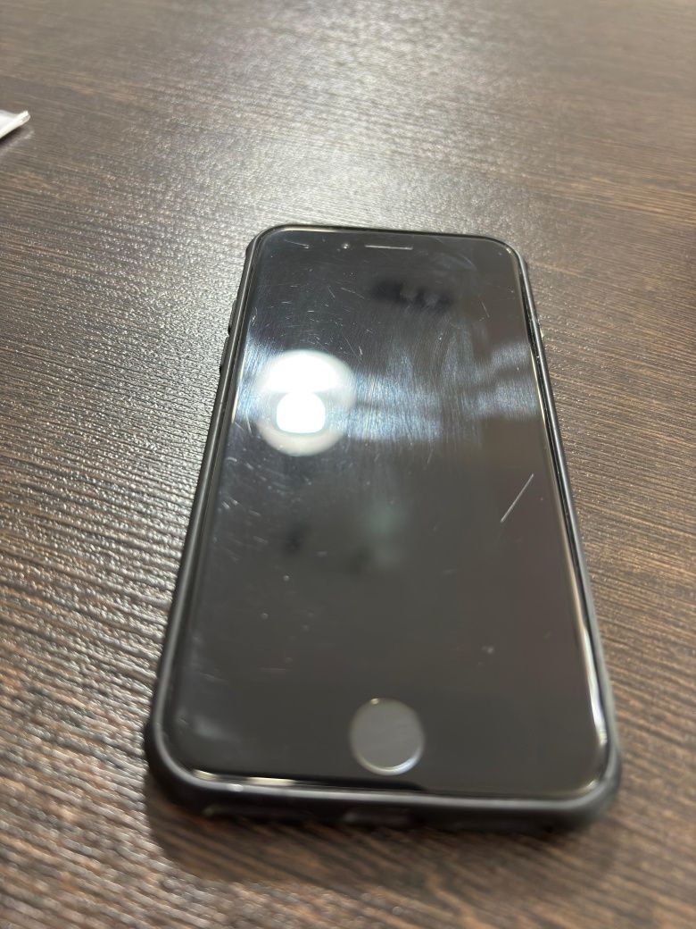 iPhone 8 с каробкой
