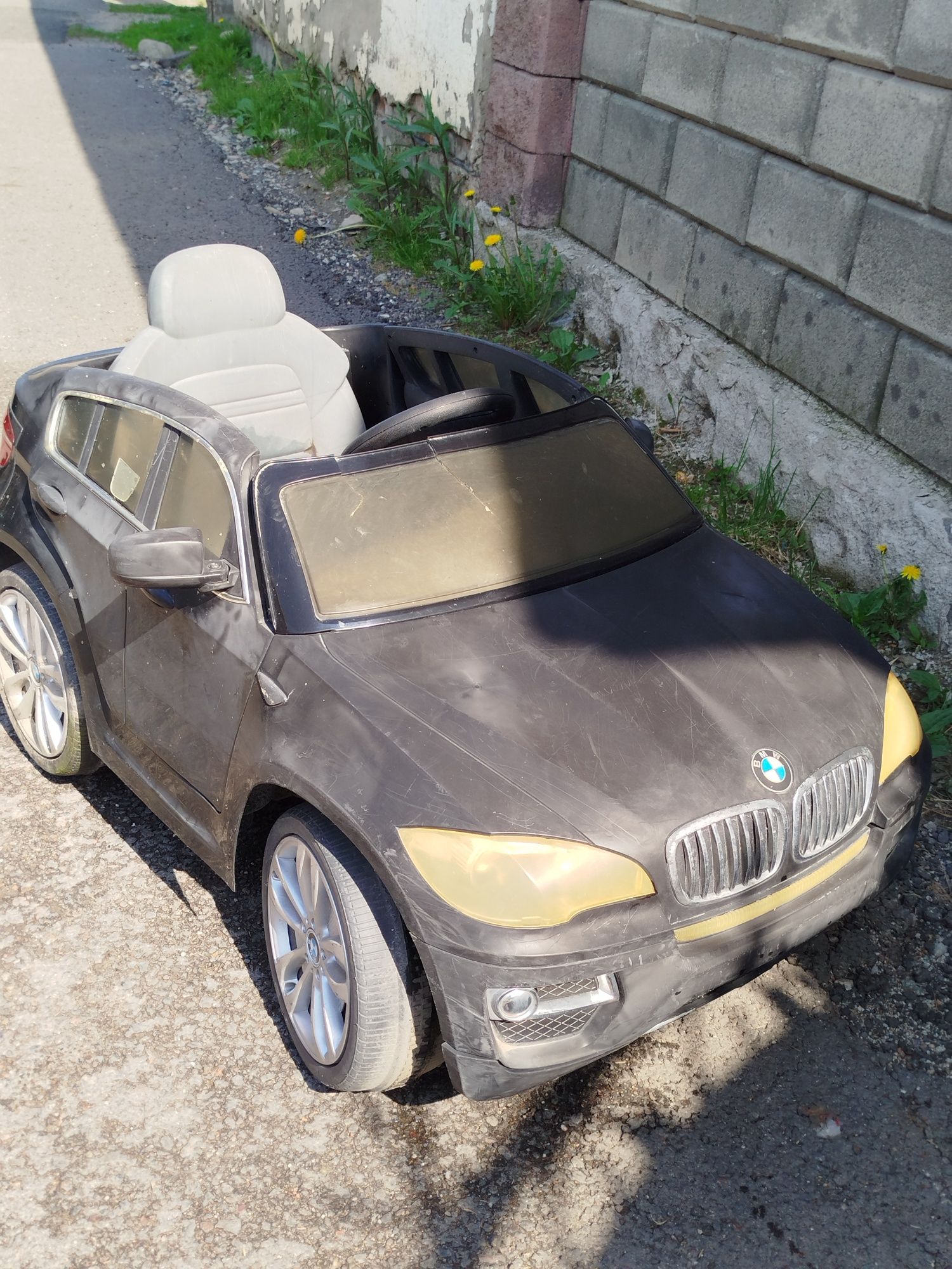 Продам детскую машину BMW