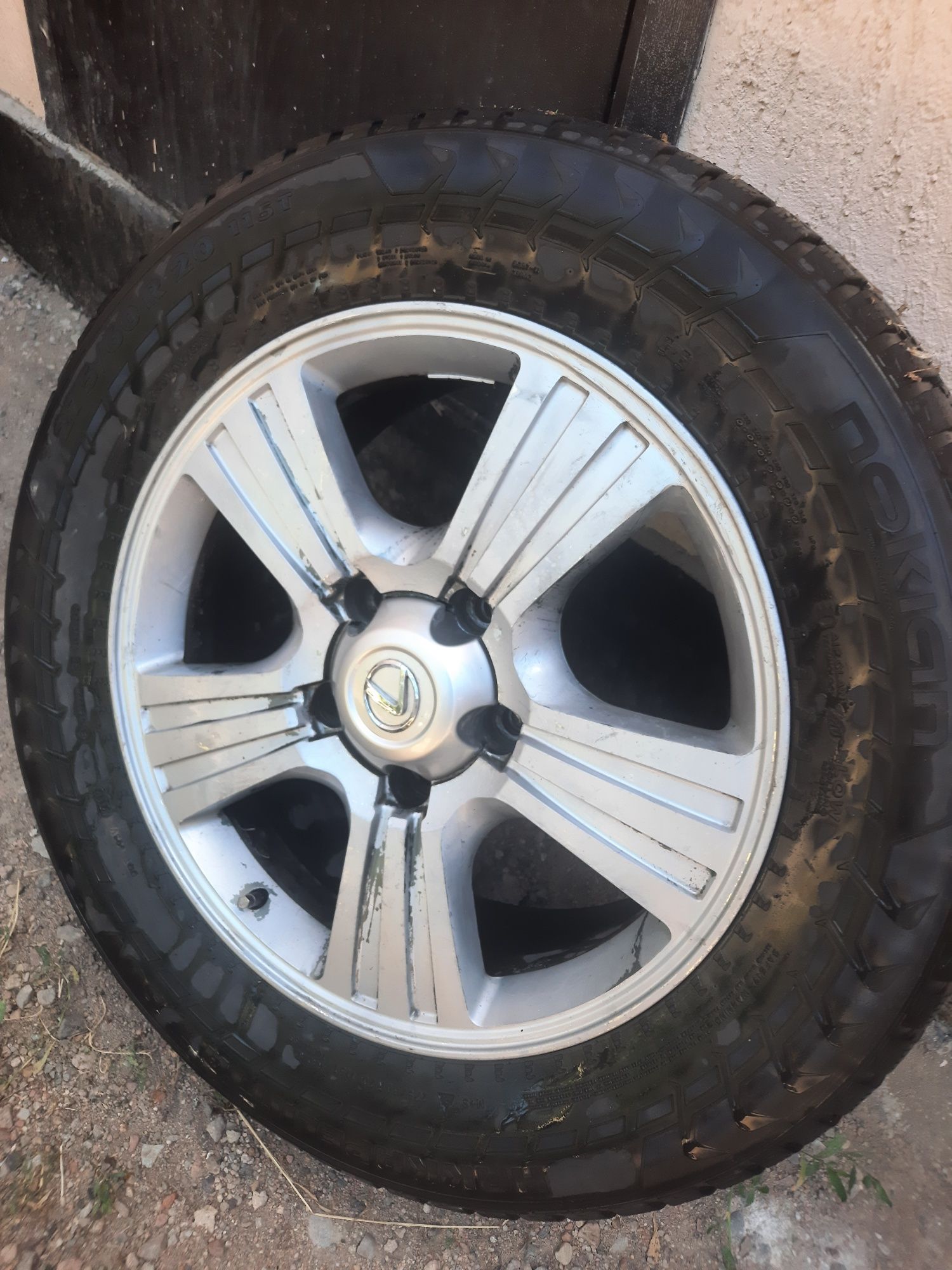 Диски R20 Lexus с шинами