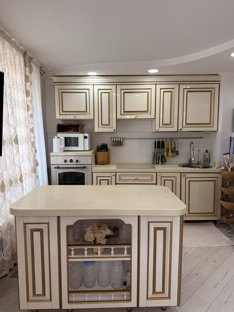 ПРОДАМ кухонный гарнитур б/у