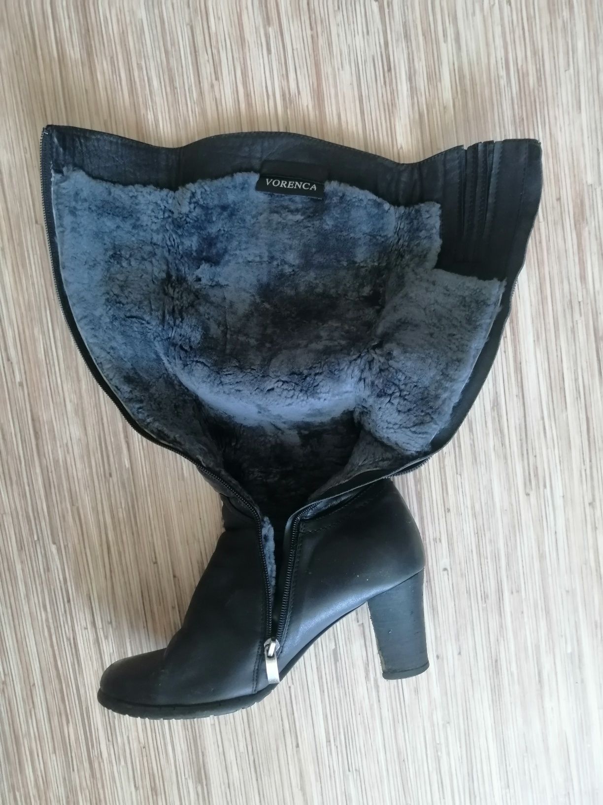 Продам женскую обувь.