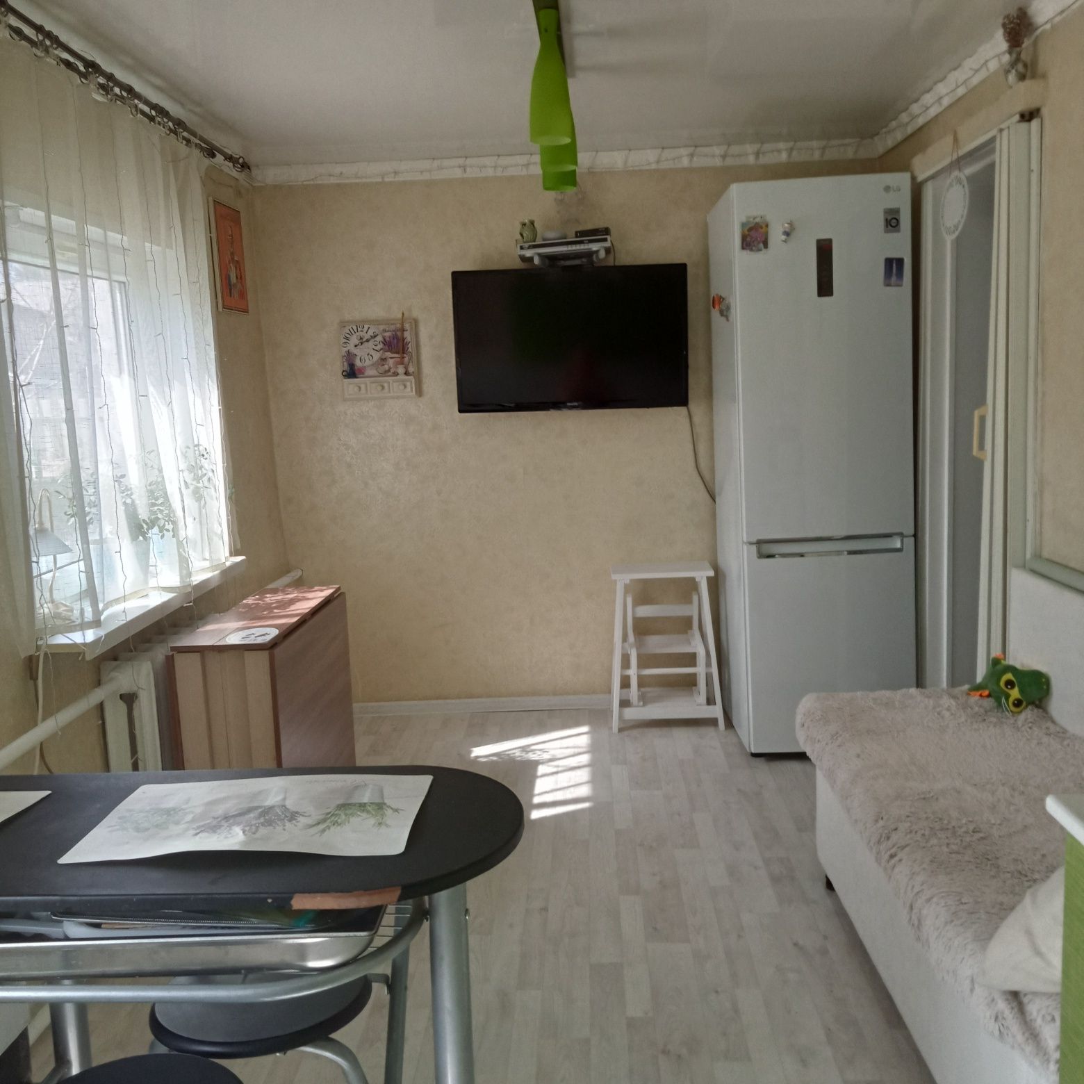 Продам дом,77 КВ,4 комнаты,кухня-столовая,ванная комната,туалет