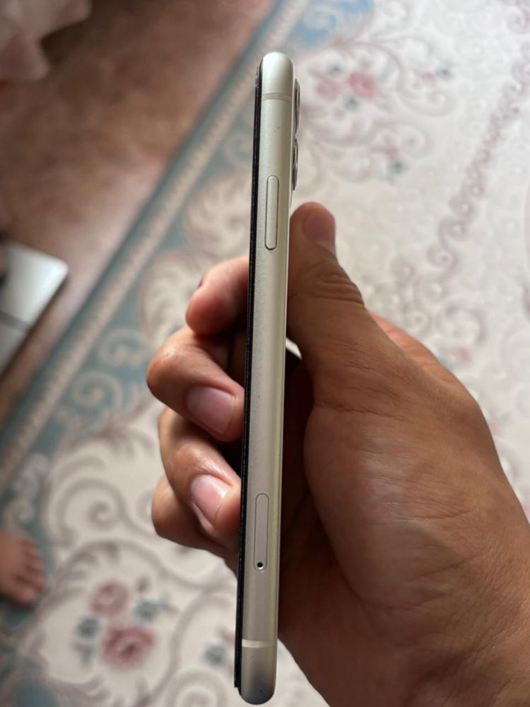 iPhone 11 с гарантией