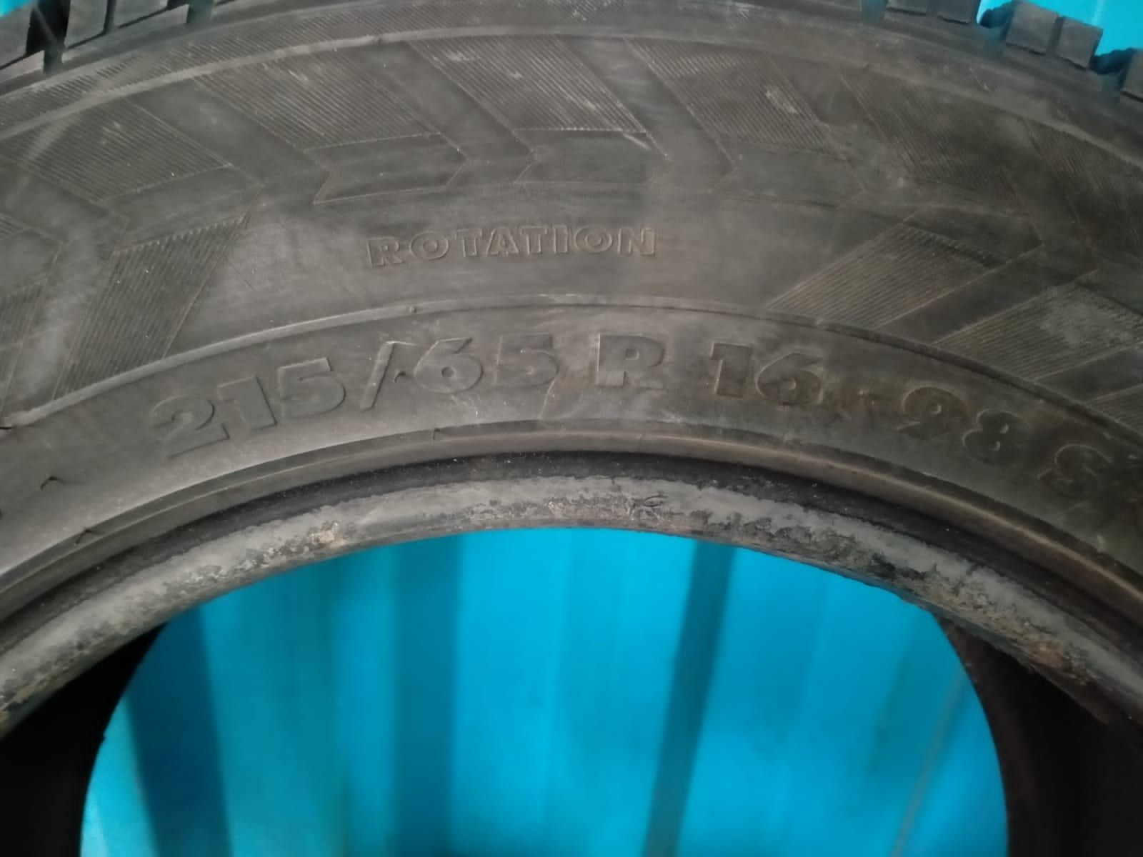 Комплект шин шипованные 215/65/16 за 60 000