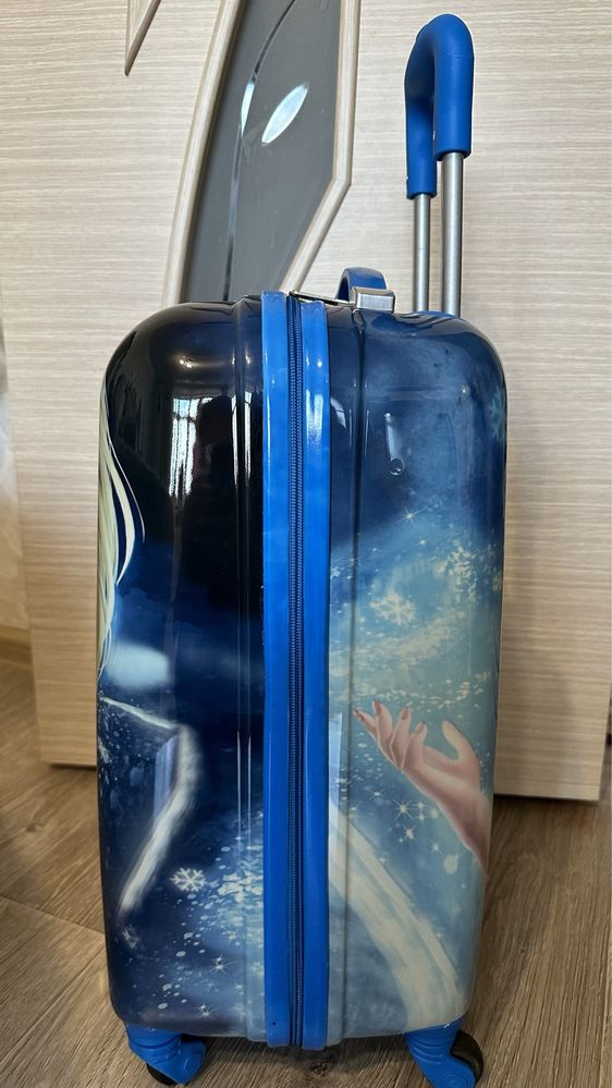 Чемодан детский 12000