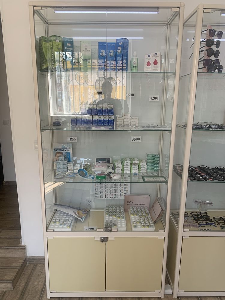 Продам витринные шкафы