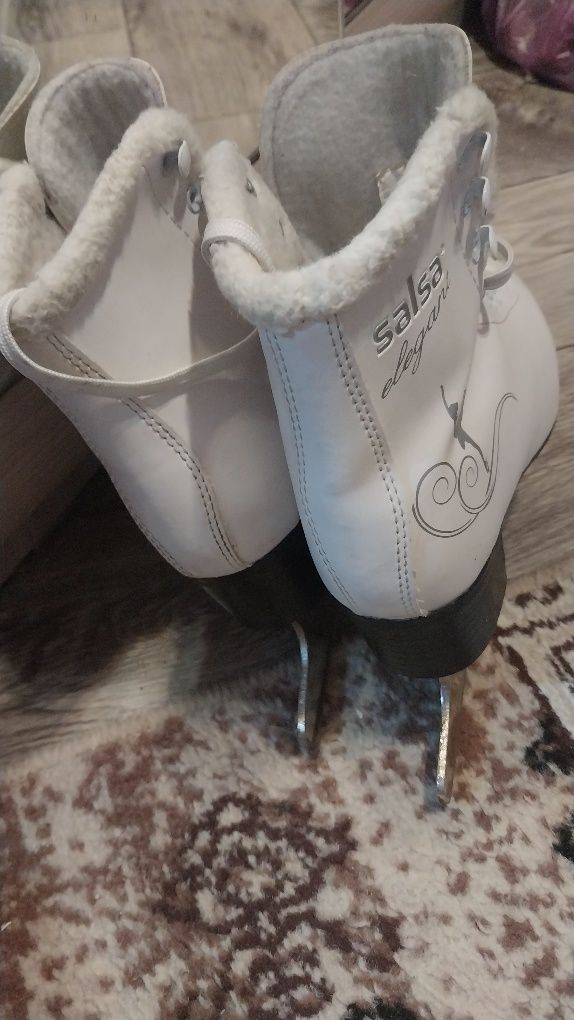 Продам коньки фигурные