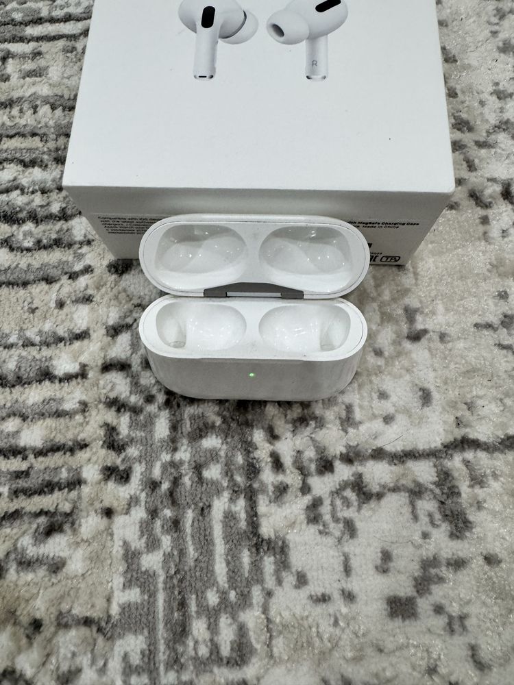 AirPods Pro (оригинал) — Продаю зарядный кейс