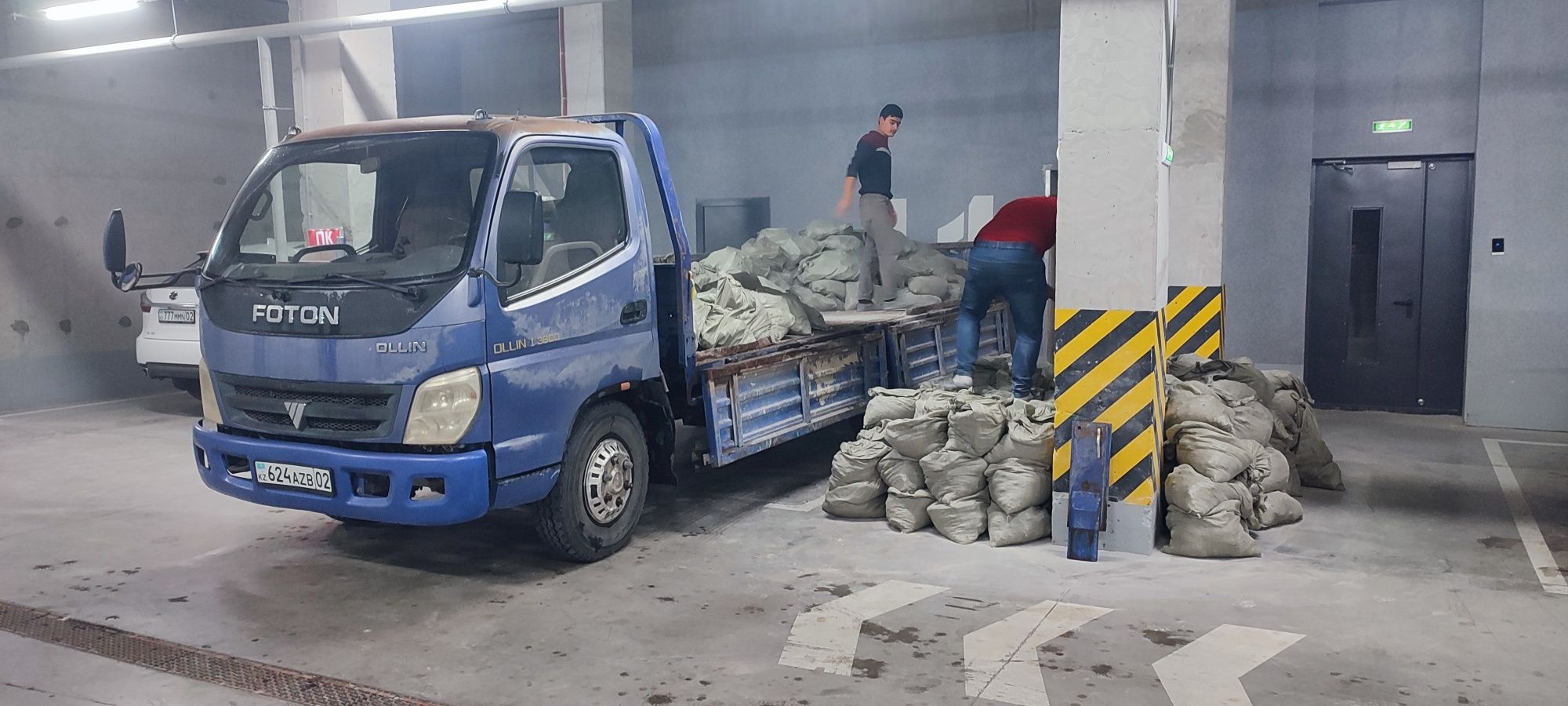 Вывоз мусора недорого вывоз веткий старый мебели диван матрас тбо