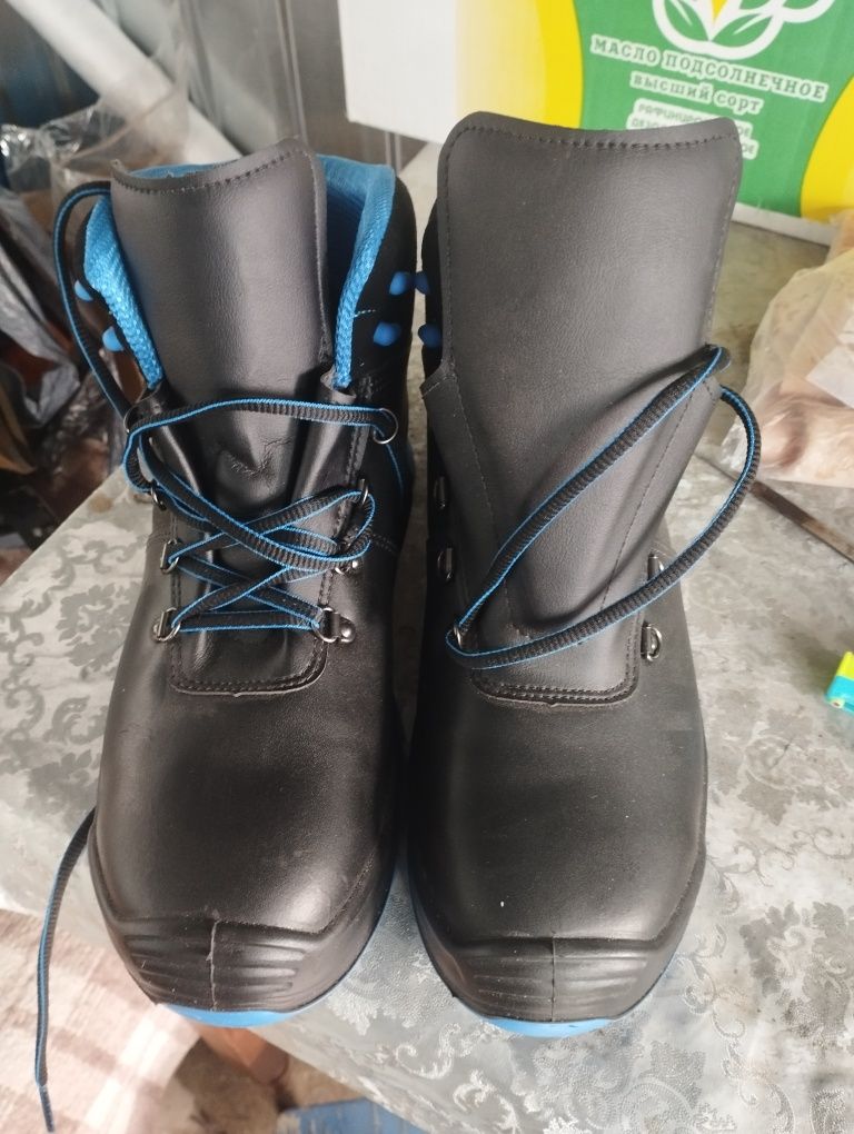Продам ботинки рабочие.