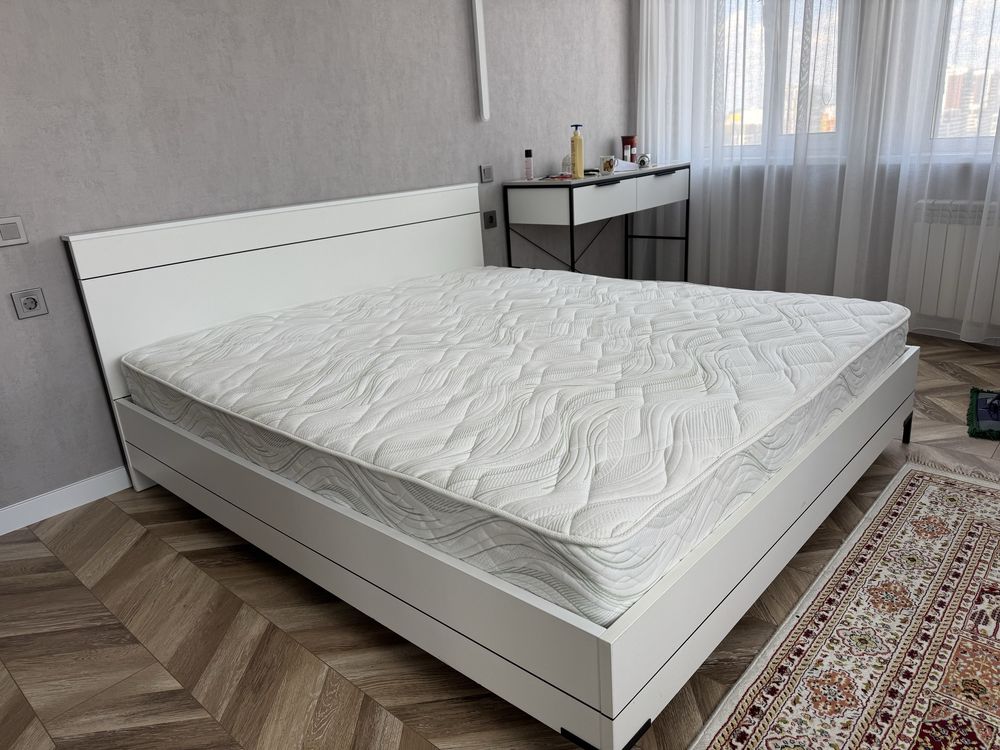 Продам двуспальную кровать