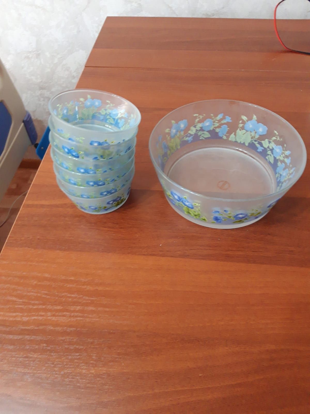 Продам набор салатницы из стекла
