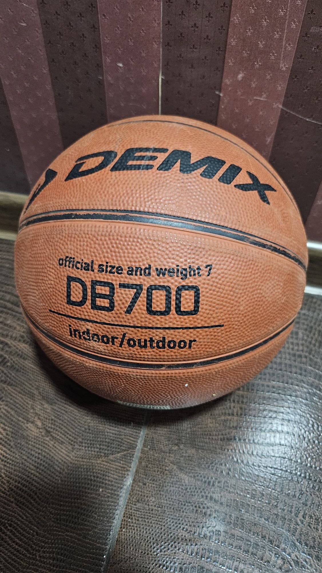 Баскетбольный мяч Demix DB700