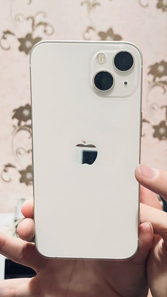 Продаётся IPHONE 13+APPLE WATCH . Телефон и часы в хорошем состоянии .