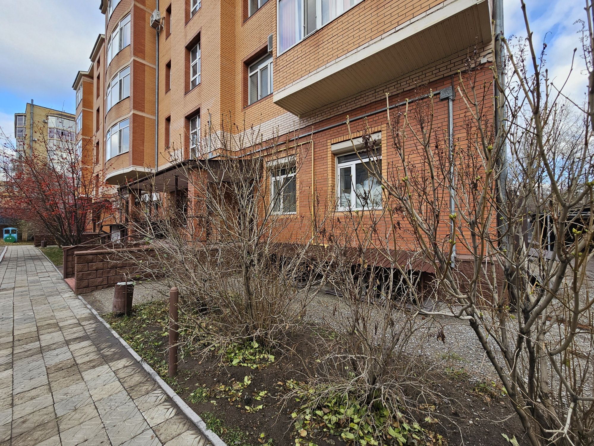 Продаю офисное помещение в Михайловке ЖК на Аманжолова 33/1 (Школьник)