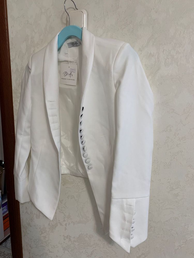 Пиджаки  женские