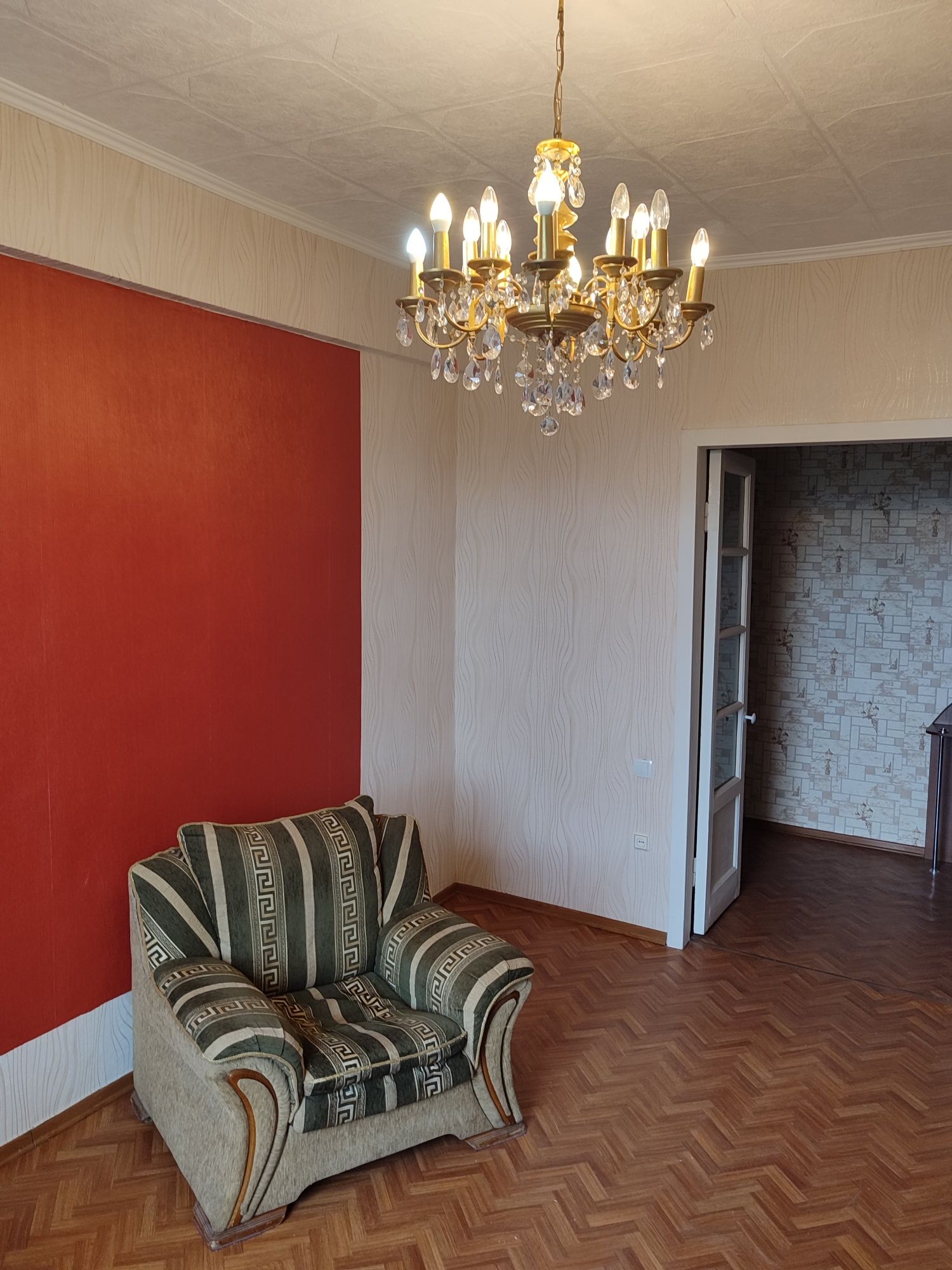 Караганда Продам 2 комнатную 58,4м,кухня 11,1м,4/4 с подарком