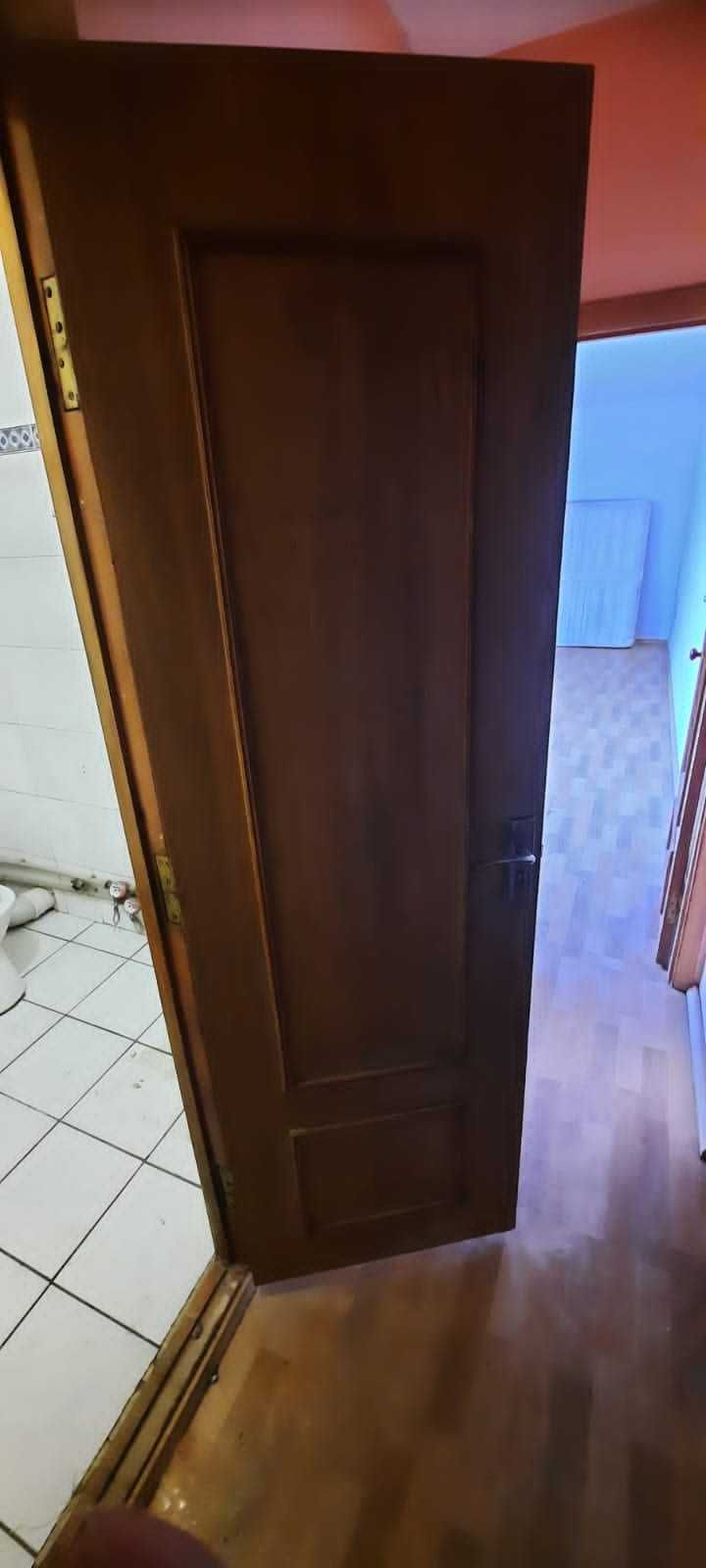 Двери,кухня,плита б/у по бросовым ценам