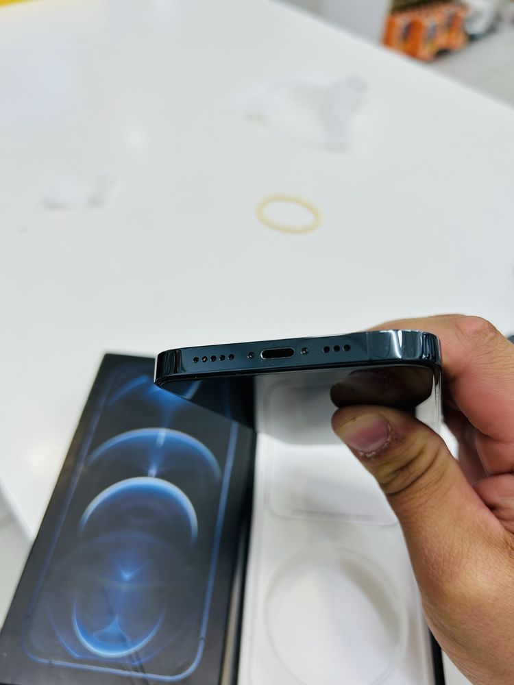 Iphone 12 Pro синий