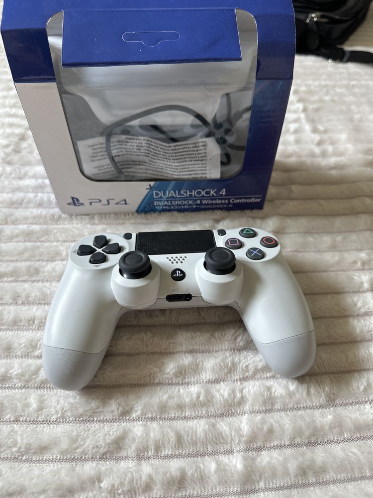 Игровой контроллер Sony Dualshock 4 v2 белый