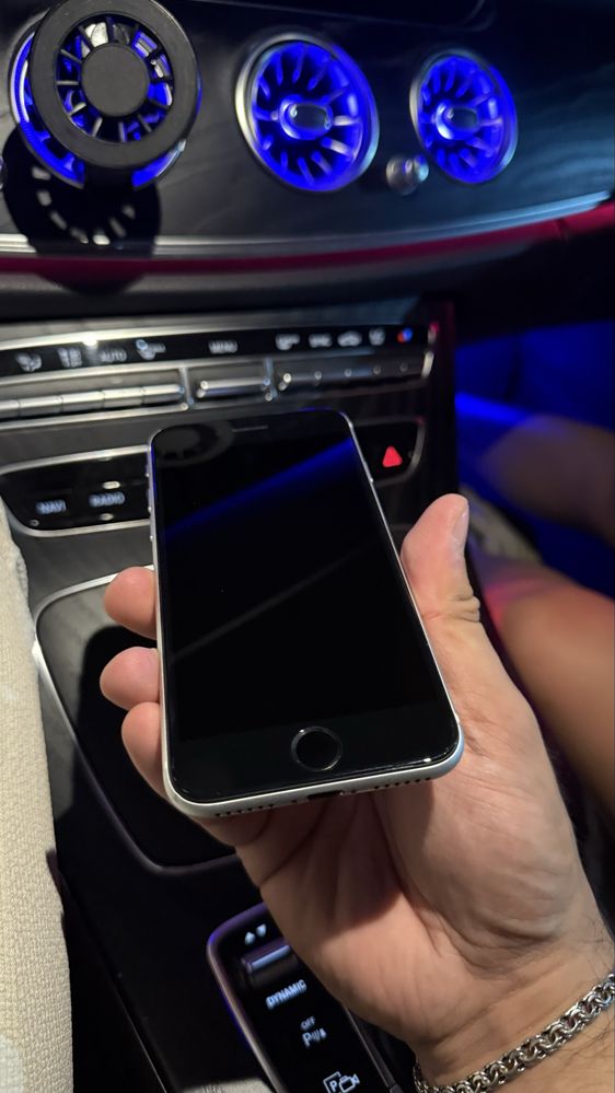 iPhone SE 2020 2 поколение
