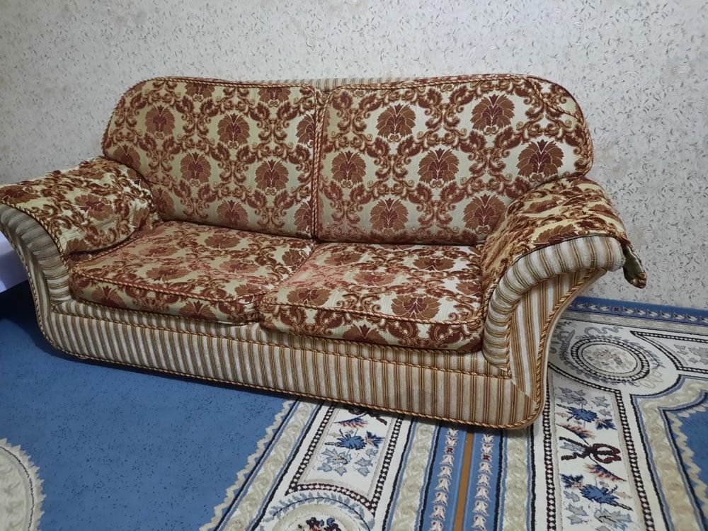 Гостинный диван с креслами