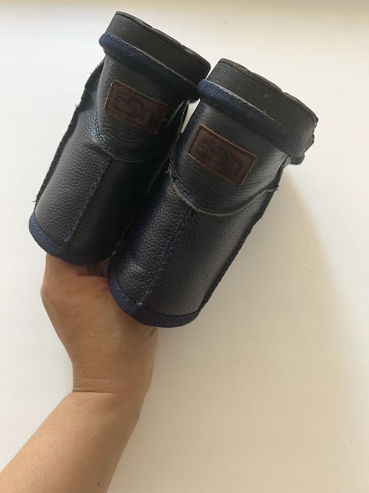Продам  уги на мальчика