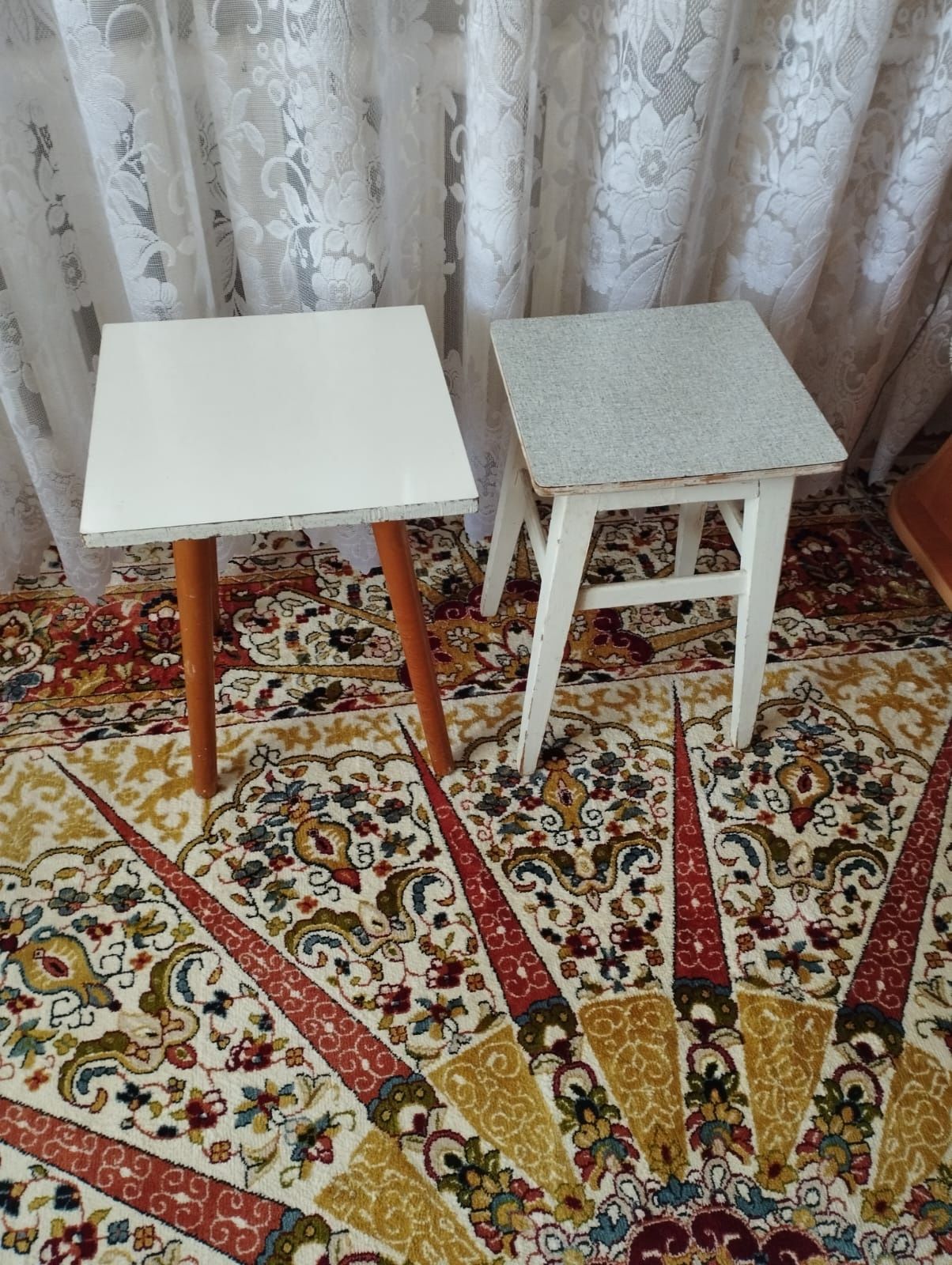 Табуретки и стулья