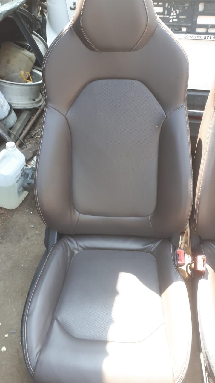Сиденья комплект в отличном состоянии Jac j7