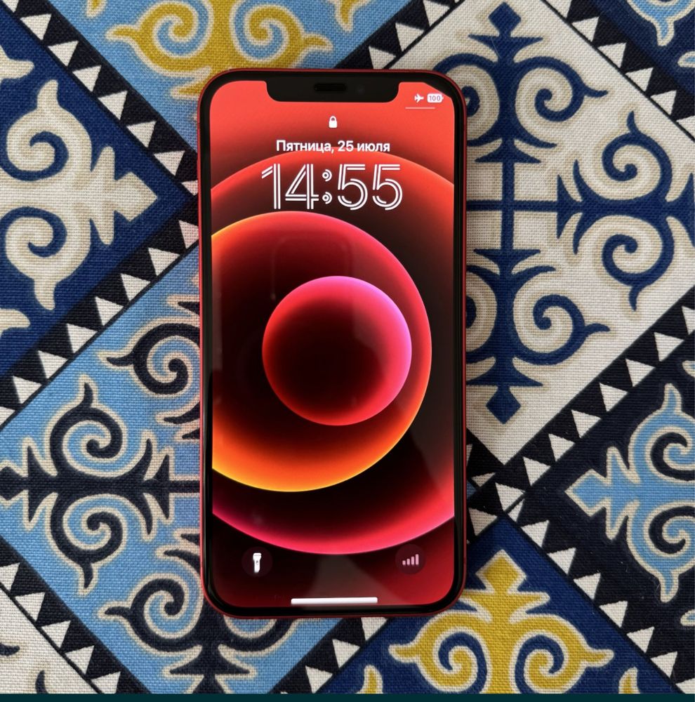Продам IPhone 12 red