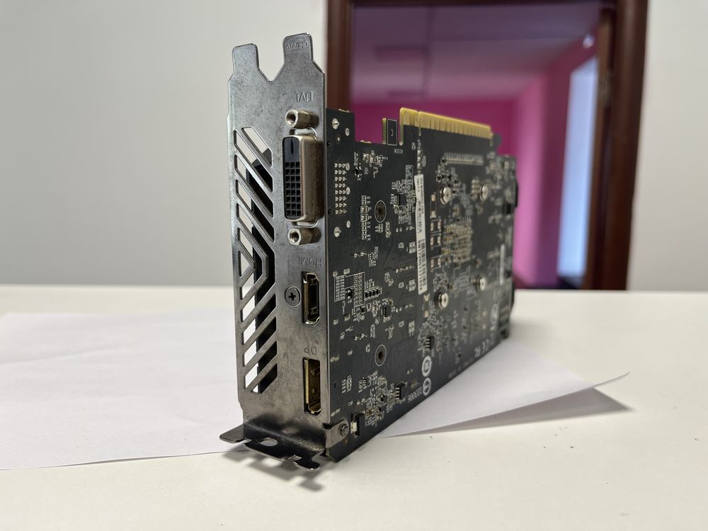 Видеокарта  gigabyte GTX 1050 2gb