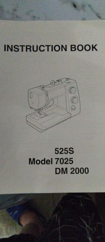 Продам швейную машинку Janome 525S.