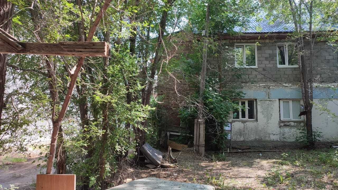 Жилой 2-х этажный 8-ми квартирный отдельно стоящий дом, 5 сток.