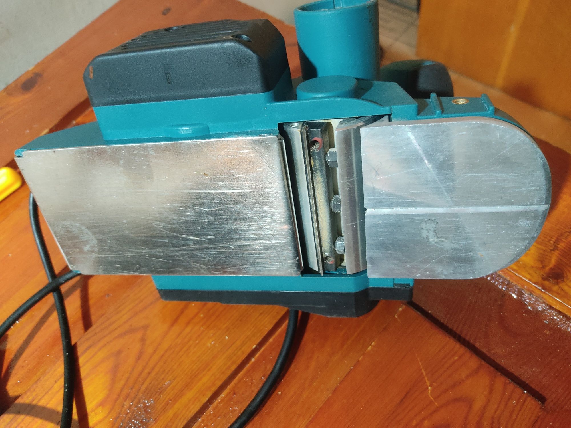 Рубанок электро Hyundai P 700-82. бу.