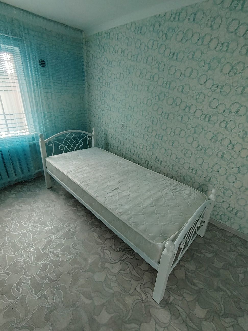 Кровать с матрасом