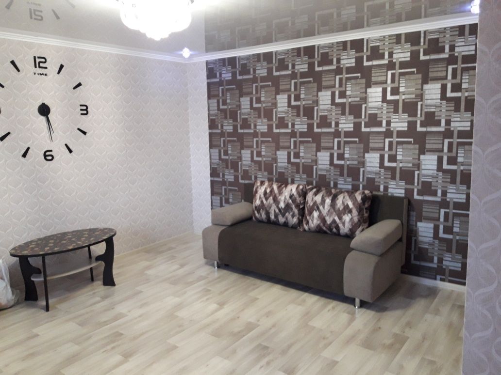 1-ком.кв.ул.пл.45кв.м.Посуточно,по часам! 6-4 ДЮСШ, Автостанция,Орда!