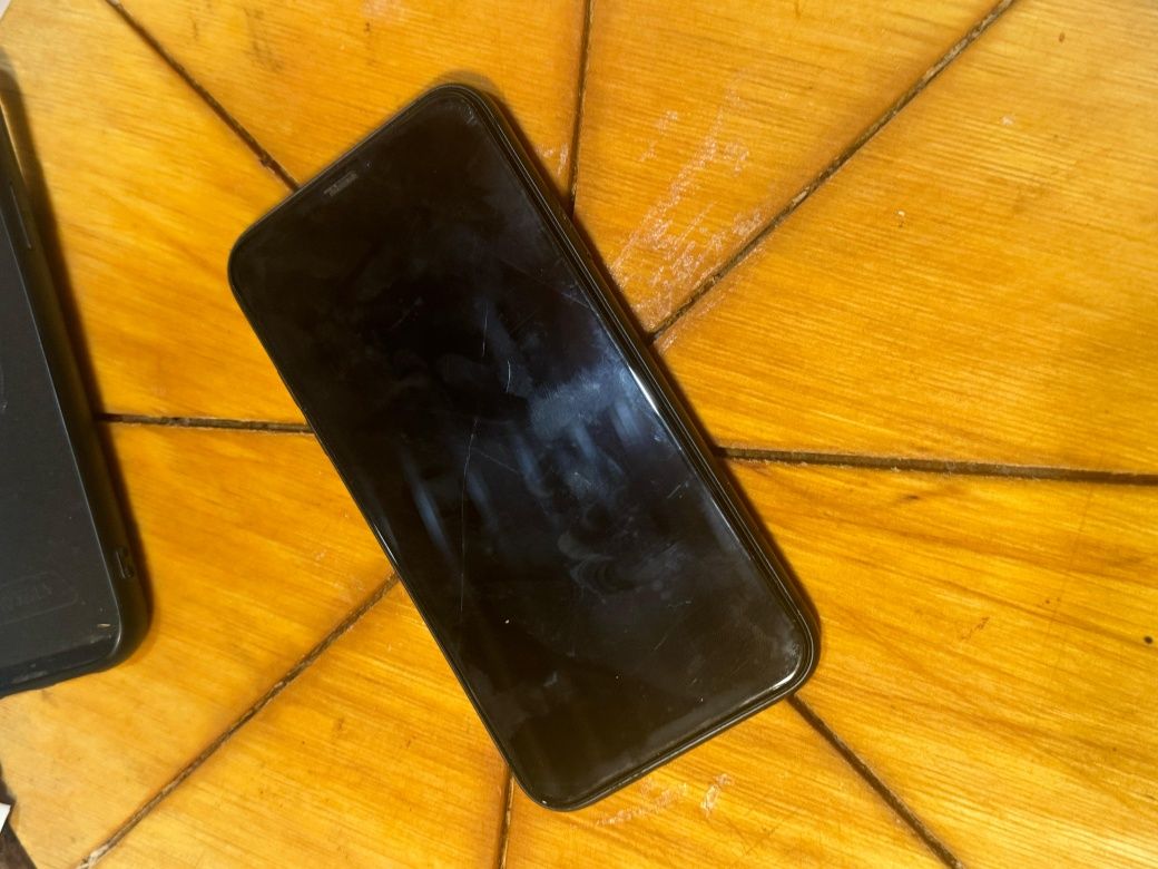 iPhone 11 в идеальном состоянии