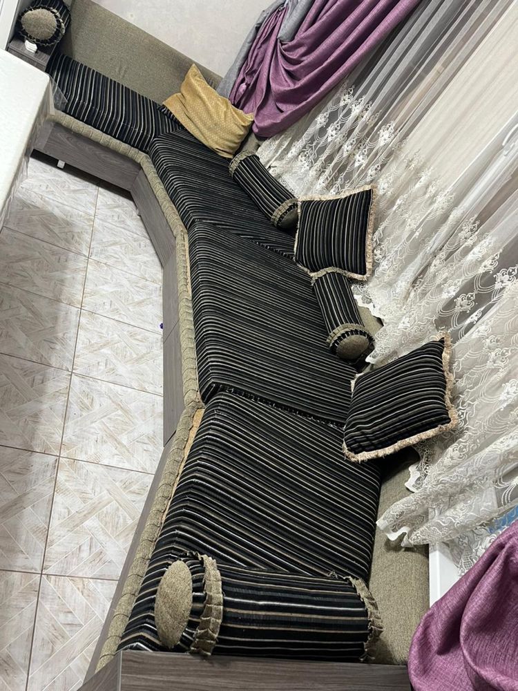 Продам кухонный диван и стол