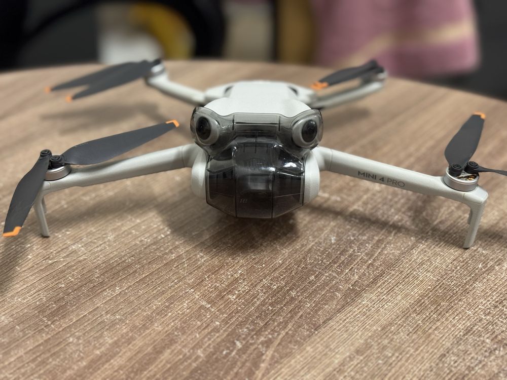 Dji mini 4 pro,новая,в комплекте пульт дистанционного управление,дрон