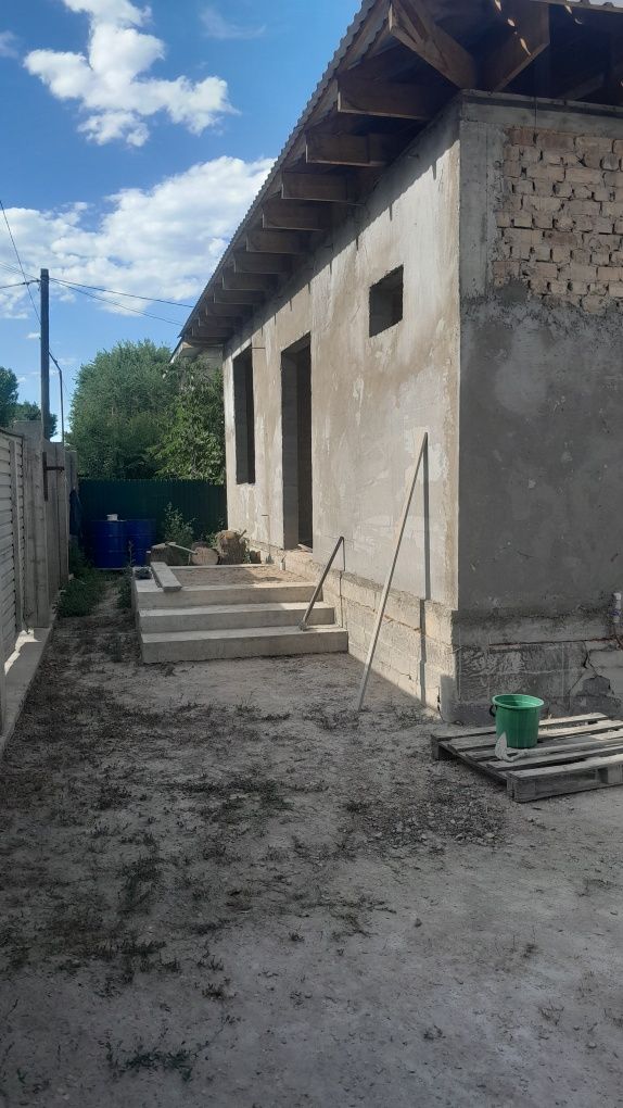 Продается не достроенный дом, п. Еркин