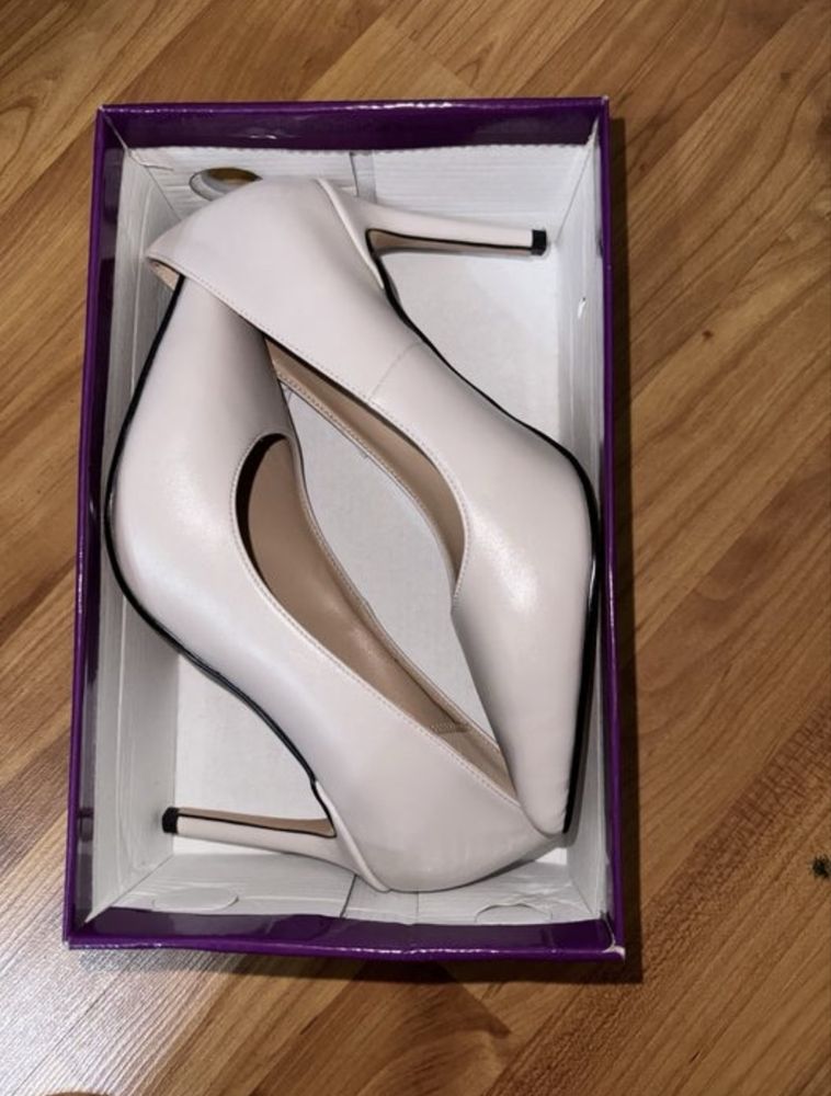 Кожаные туфли бренда STUART WEITZMAN