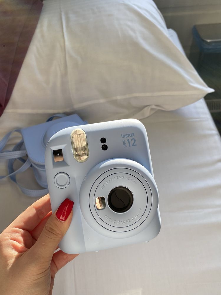 Instax 12 mini в голубом цвете