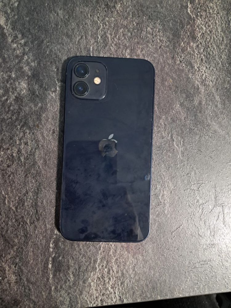 Iphone 12 в хорошем состание